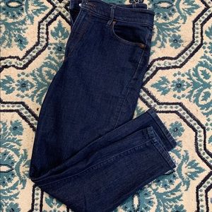 High wasted curvy ankle length jeans